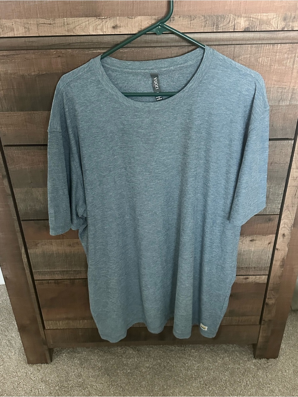 Vuori Men’s Short Sleeve Crew Tee in Heather Blue-Green